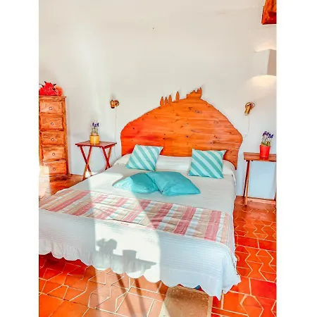 Апартаменты Romantic Tuscan Barn With Pool Views Private Terrace Sleeps 2 To 6, Lamole