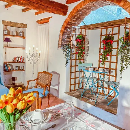 Апартаменты Romantic Tuscan Barn With Pool Views Private Terrace Sleeps 2 To 6, Lamole Греве-ин-Кьянти